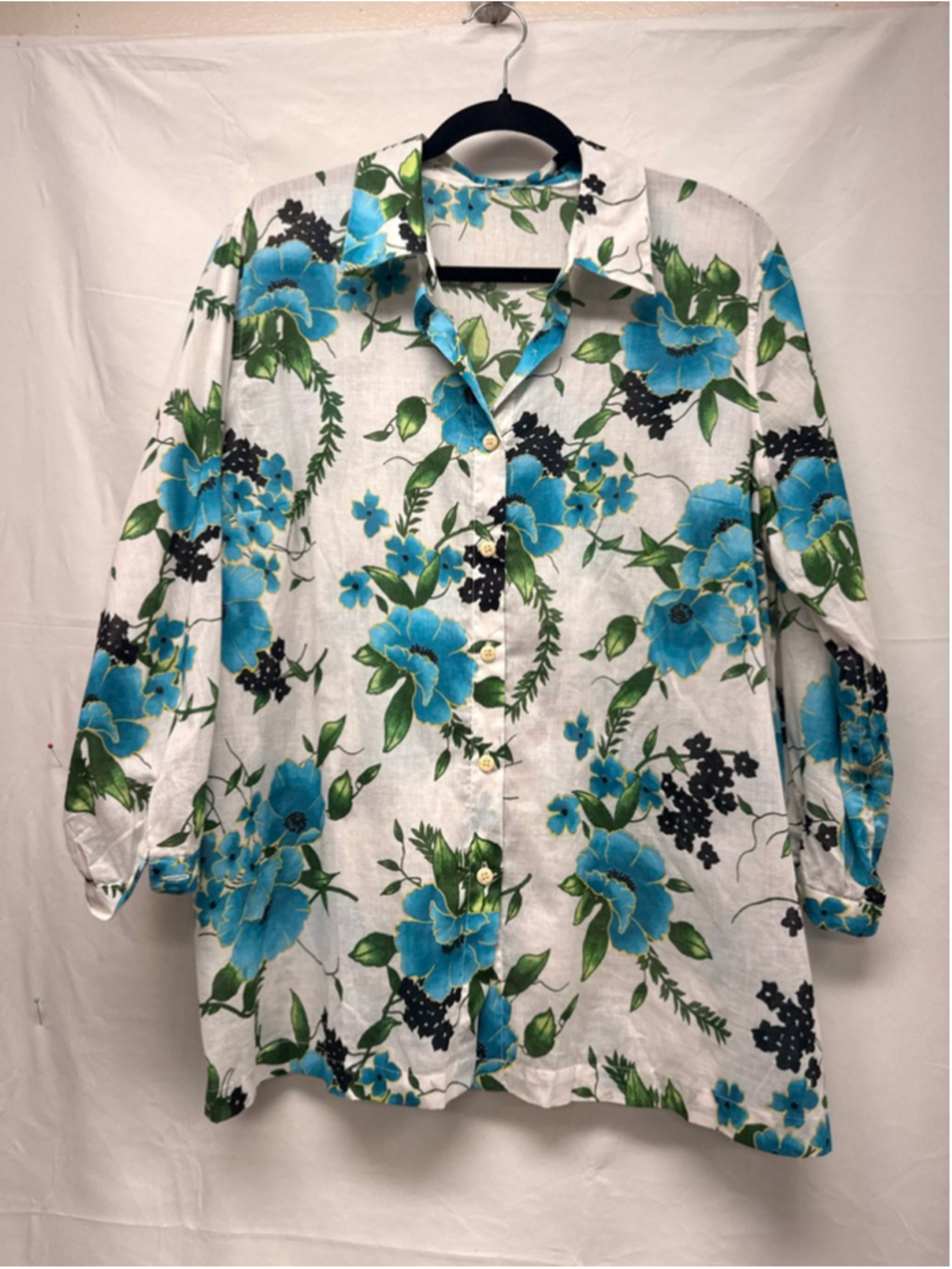 Women's Unknown brand White & Blue Floral Button Down Shirt L
